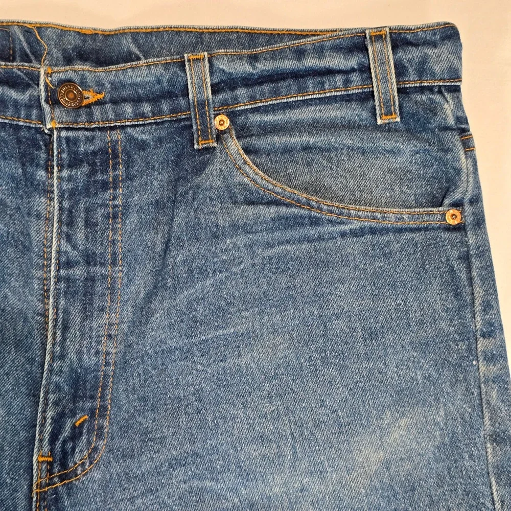 Vintage Levis 505 Mens Straight Leg Jeans Medium Wash Blue Denim 37x32‎ Zip Fly